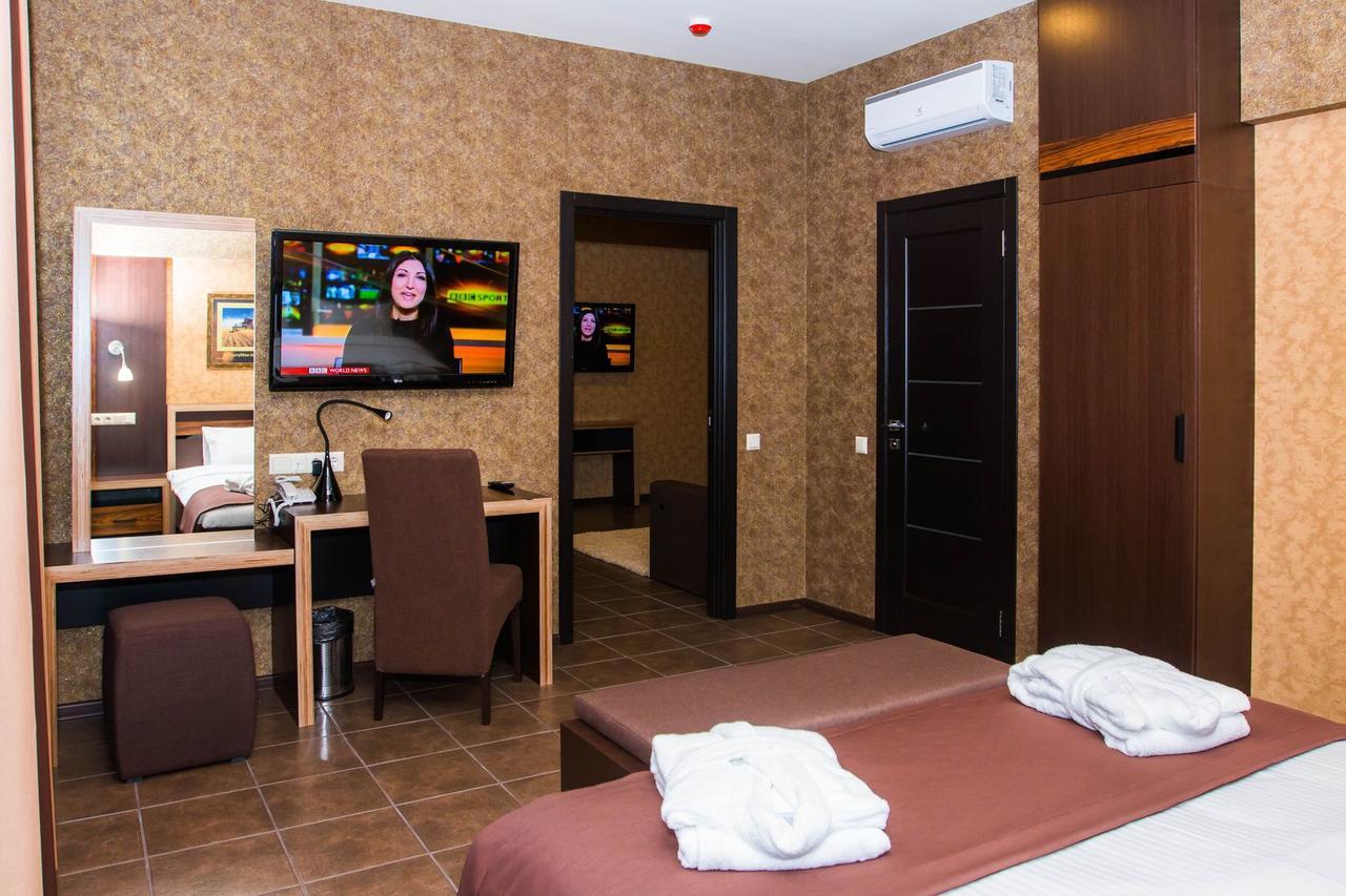 Hotel Lubenska Sloboda Olshanka Экстерьер фото
